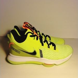 Nike Lebron Witness 5 Grinch Lime Glow CQ9380 300 Men's Size 9.5